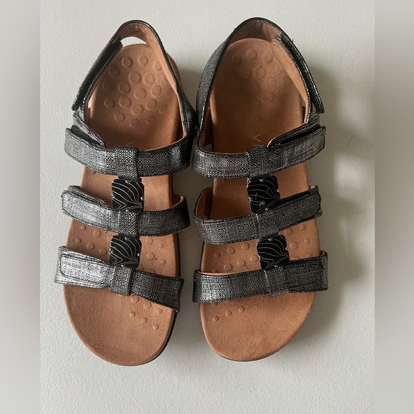 VIONIC AMBER BLACK METALLIC OPEN
TOE SHOES - Picture 1 of 9